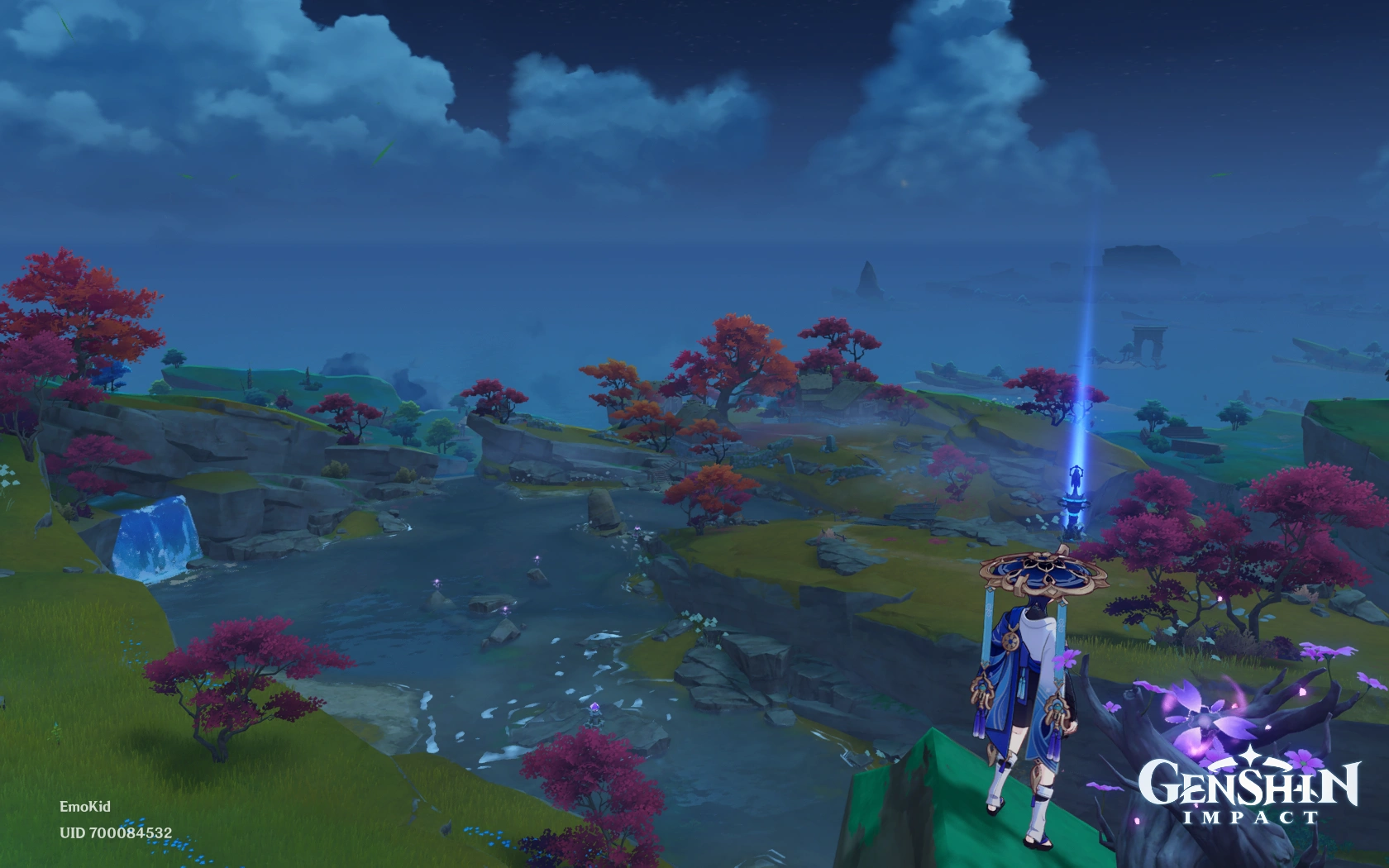 Деревья с красной листвой на острове Ясиори