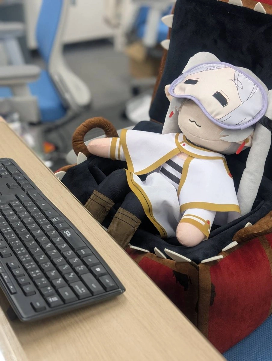 Забавные посты о Фрирен продолжают покорять фанатов: пушистая героиня покоряет соцсети