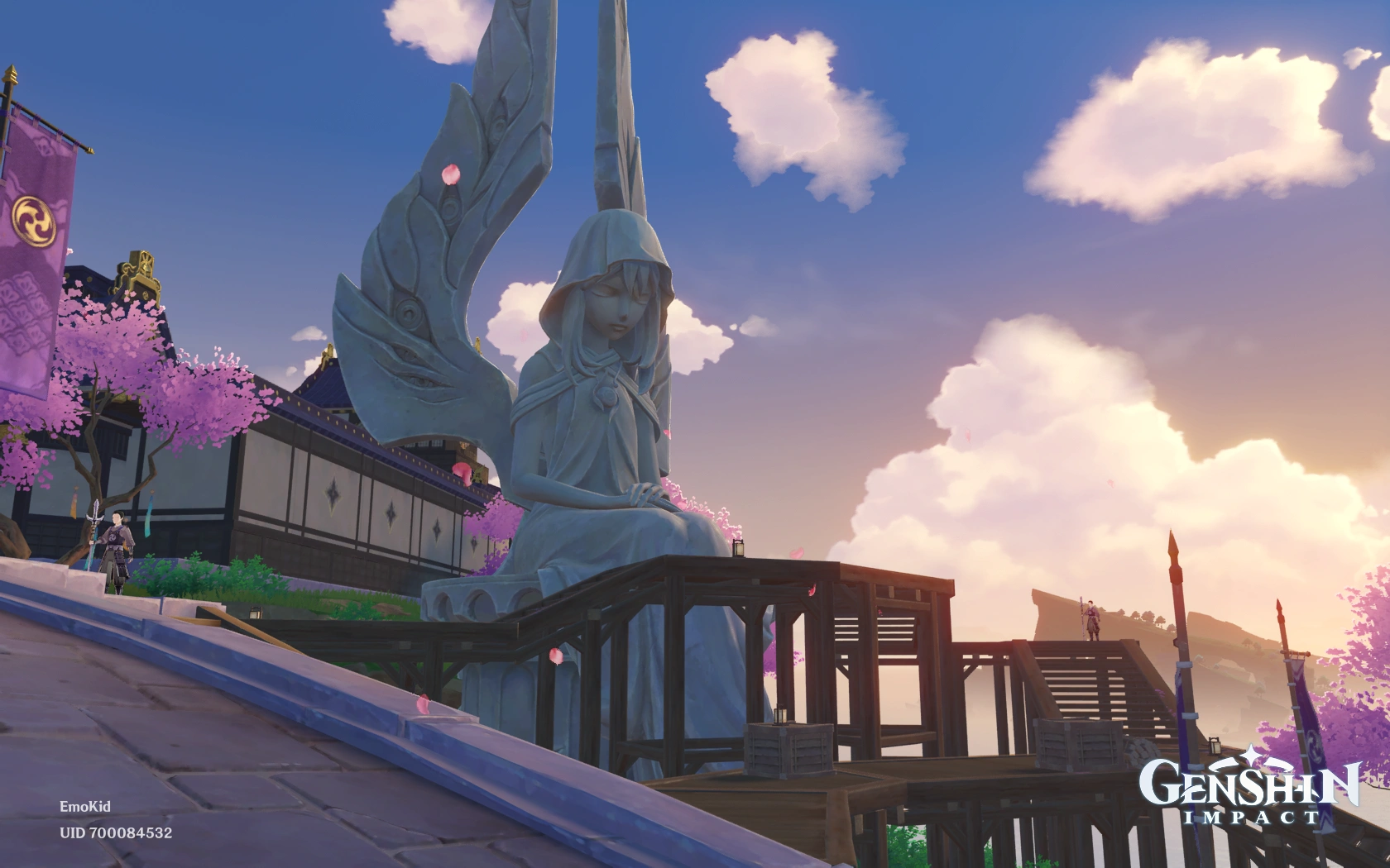 Статуя тысячерукого стоглазого божества