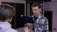Актёр дубляжа Александр Лучинин приступает к работе