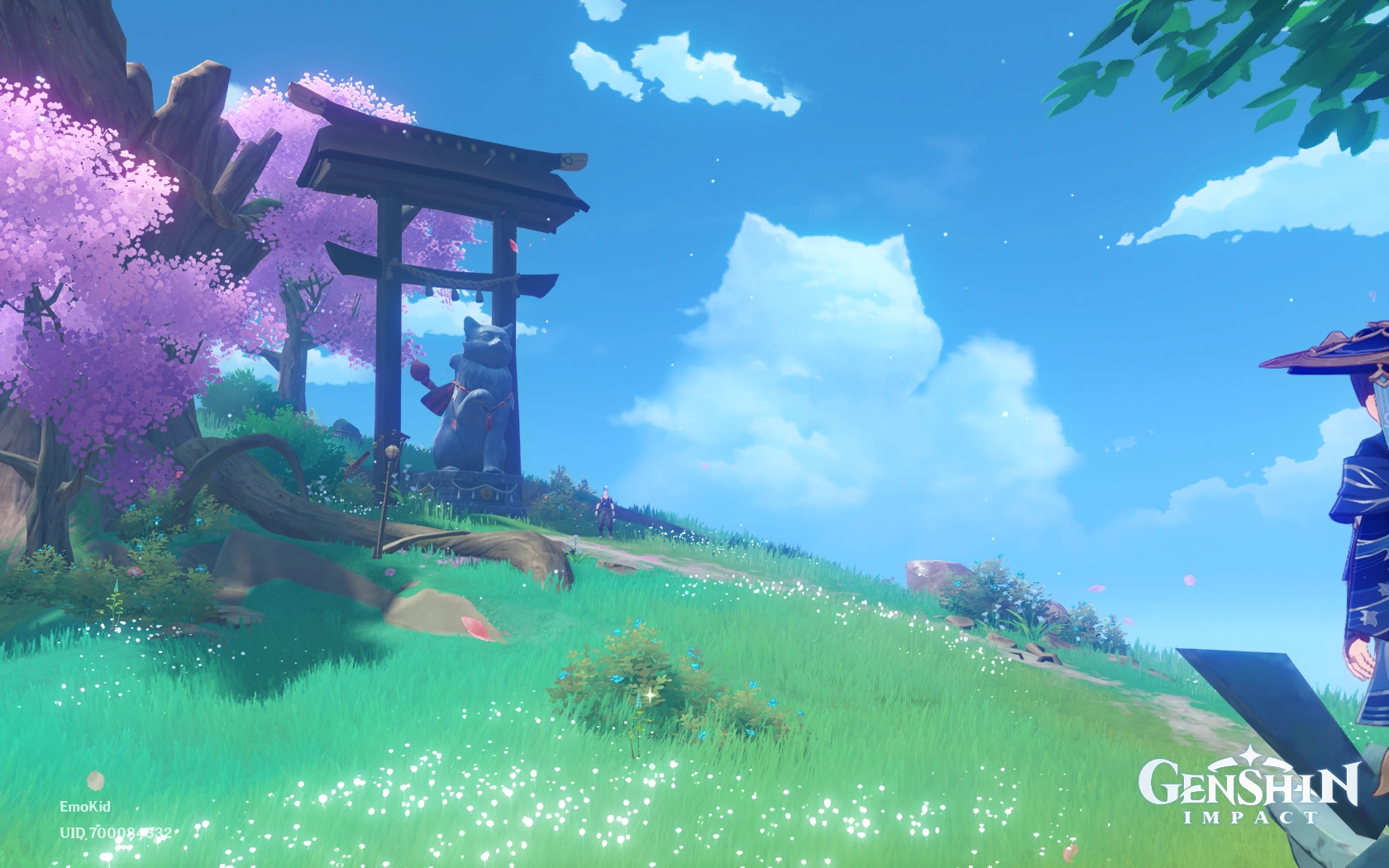 Здесь есть статуя в виде кошки и даже облако!